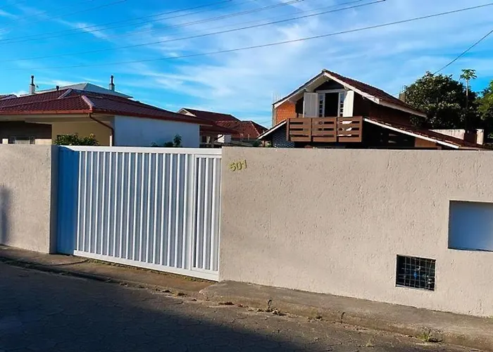Casa Nos Bairro Dos Ingleses Em Florianopolis, Proxima A Praia, Supermercados, Padarias E Farmacias.
