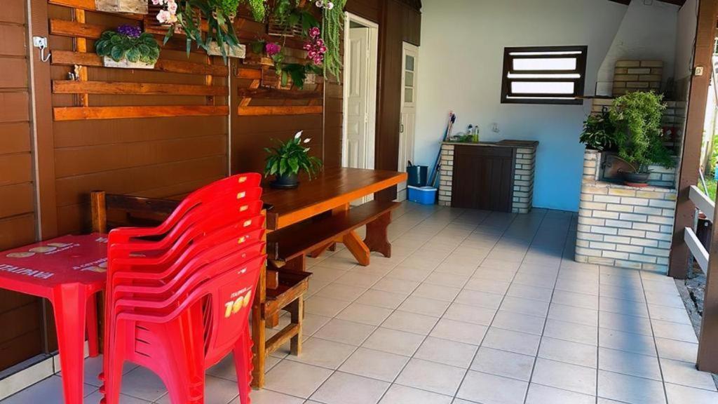Casa Nos Bairro Dos Ingleses Em Florianopolis, Proxima A Praia, Supermercados, Padarias E Farmacias.